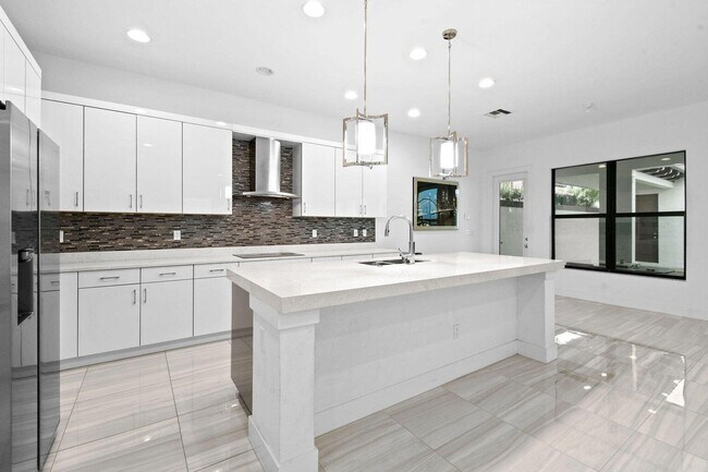 Building Photo - 1221 Faulkner Ter