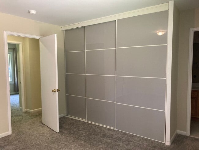 Building Photo - 16 Aquarius Ct