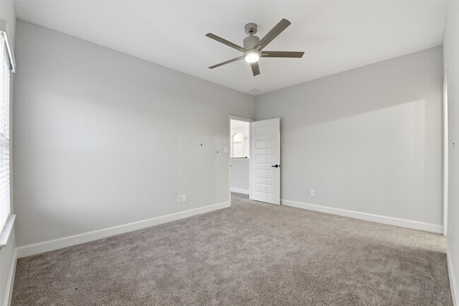 Building Photo - 2030 Green Haven Ct