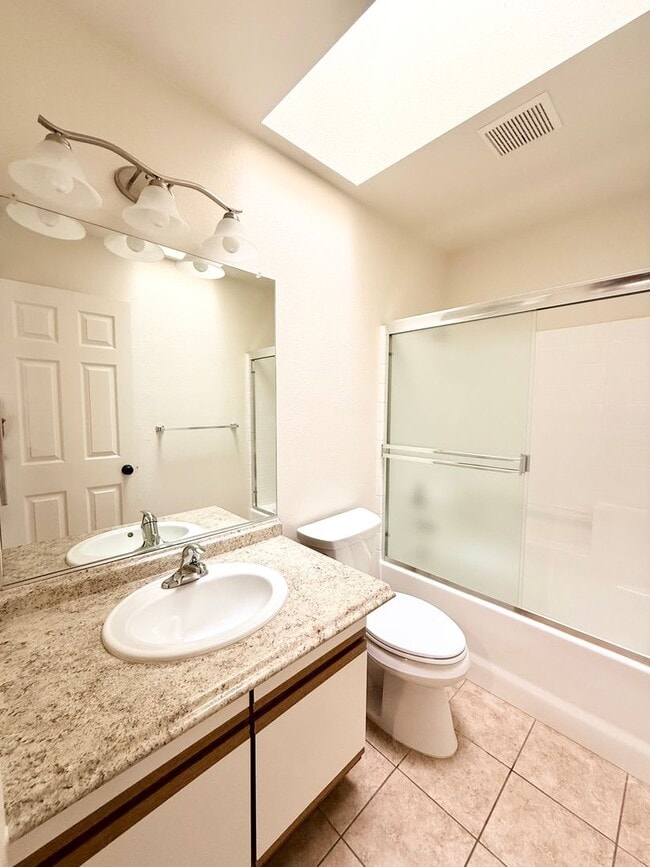 Building Photo - Lovely 3 Bedroom 2 Bathroom Available Now!