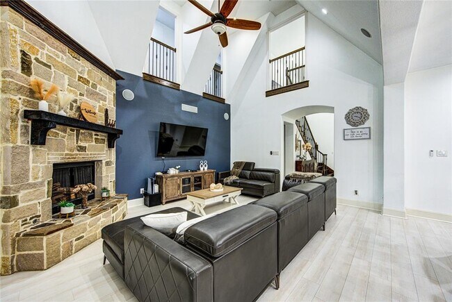 Building Photo - 27818 Pinpoint Crossing Dr