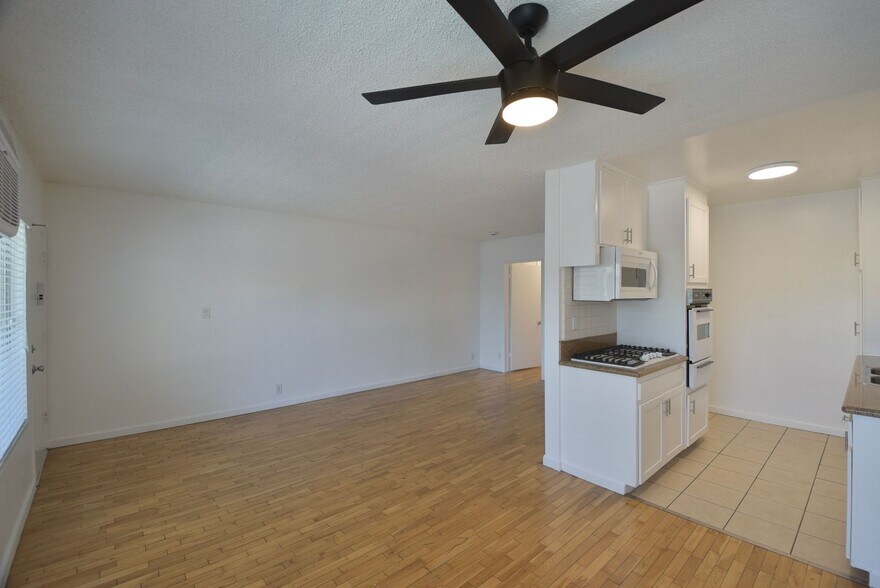 Building Photo - 12050 Tiara St