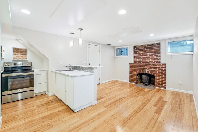 Building Photo - Cape Cod Gem-w/MIL