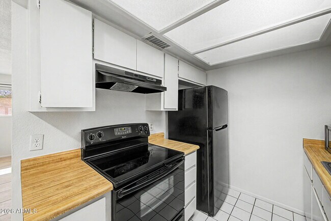 Building Photo - 2931 E Beck Ln