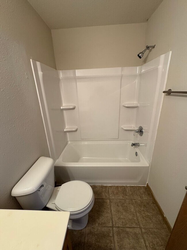 Building Photo - 5009-5011 Alpine Ridge Dr.