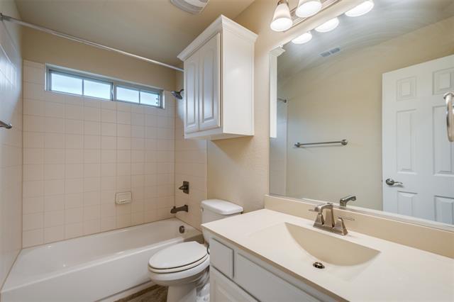 Building Photo - 808 Hertfordshire Ln