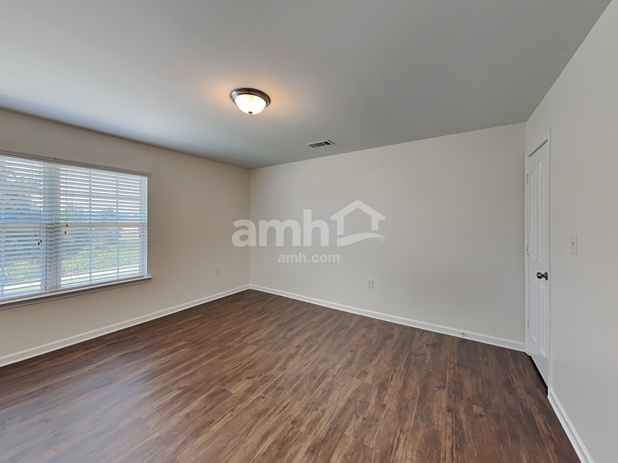 Building Photo - 1748 Eastway Dr