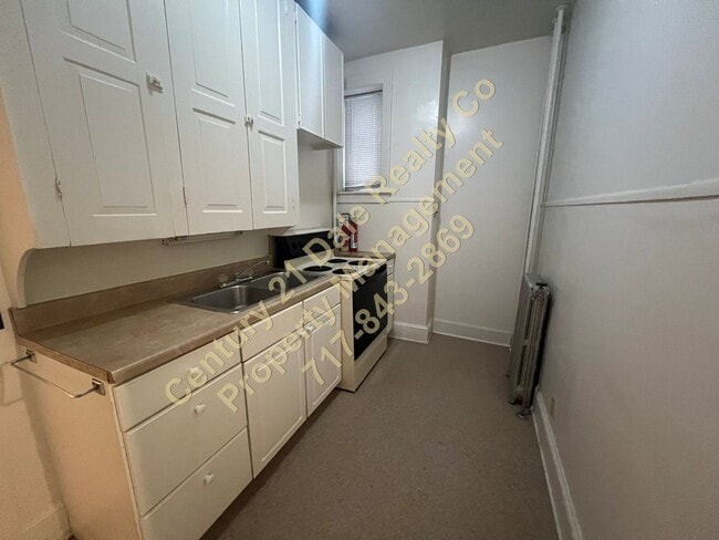 Building Photo - 362 W Broadway