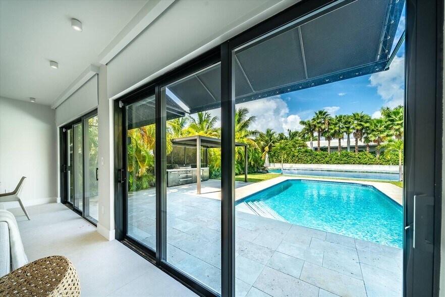 Building Photo - 7610 Bayside Ln