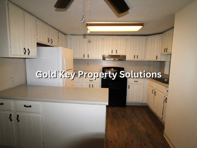 Building Photo - 117 E John St