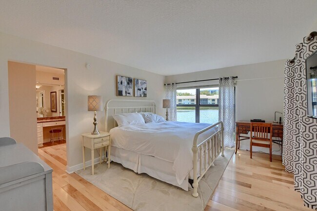 Building Photo - 6748 Willow Wood Dr