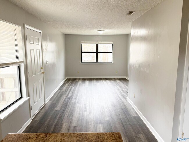 Building Photo - 112 Jodi Dr