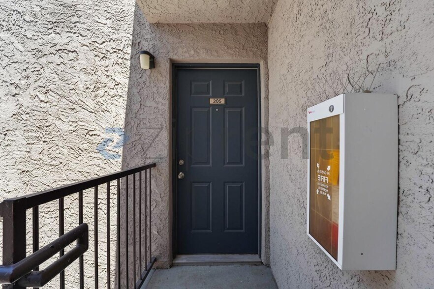 Building Photo - Unit B205