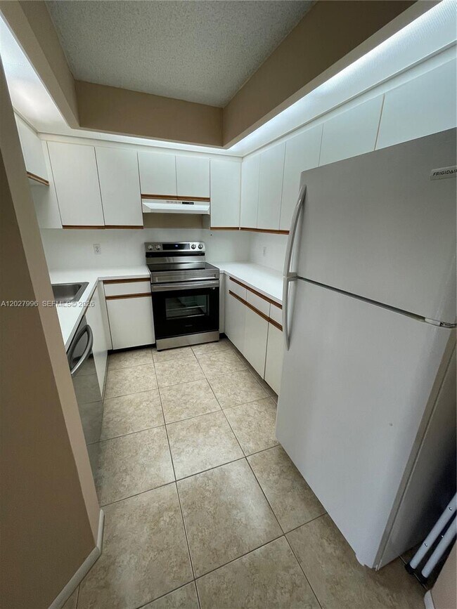 Building Photo - 12800 SW 7th Ct