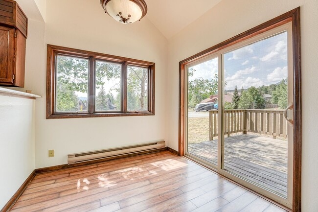 Building Photo - 305 N Chipmunk Cir