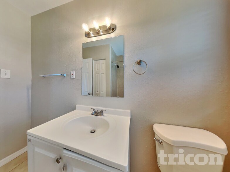 Building Photo - 1253 Jasmine Way