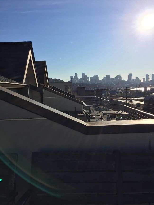 Building Photo - 2Bd/1Ba Seattle Home