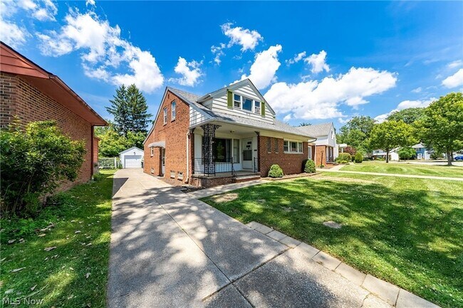 Building Photo - 24111 Edgehill Dr