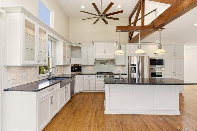 Building Photo - 24 Green Dr