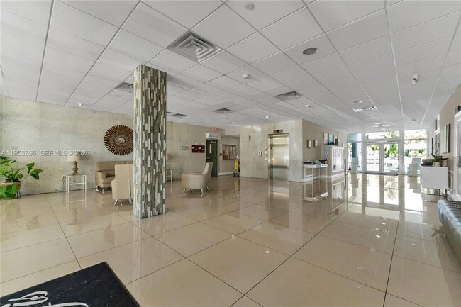 Building Photo - 9500 W Bay Harbor Dr