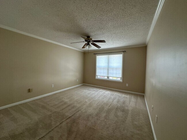 Building Photo - 7024 Somerset Cir