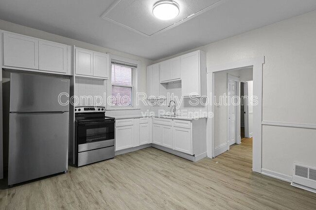 Building Photo - 3011 Miami St