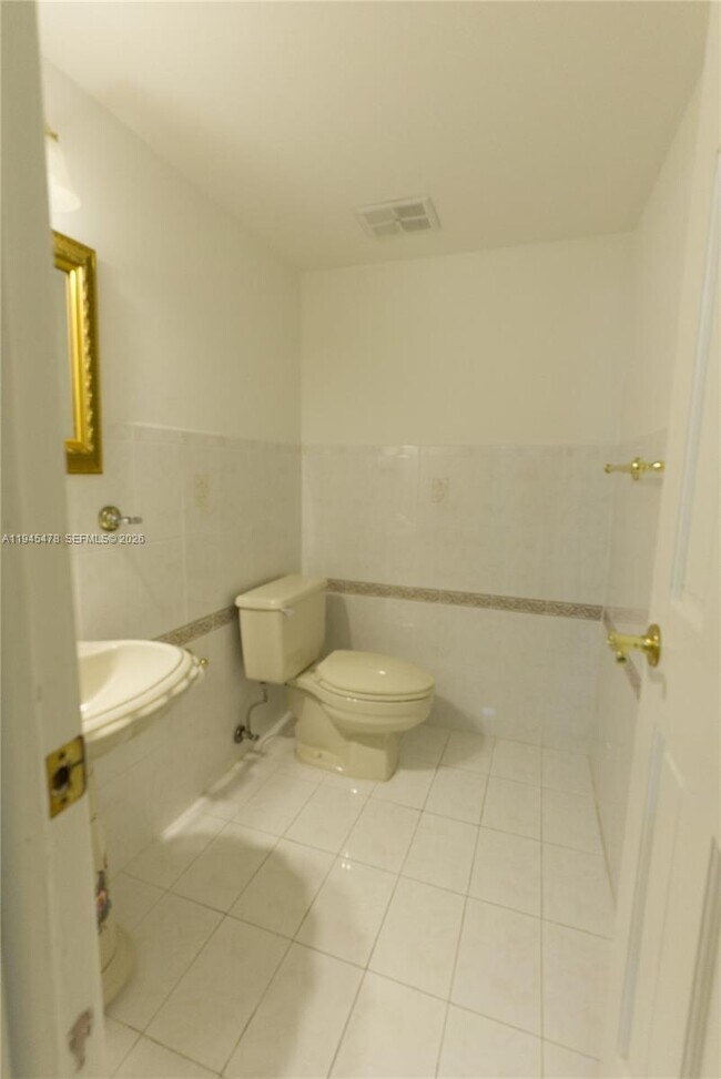 Building Photo - 1439 West Ave