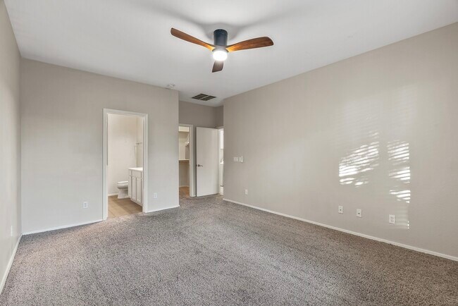 Building Photo - 11767 W Mohave St