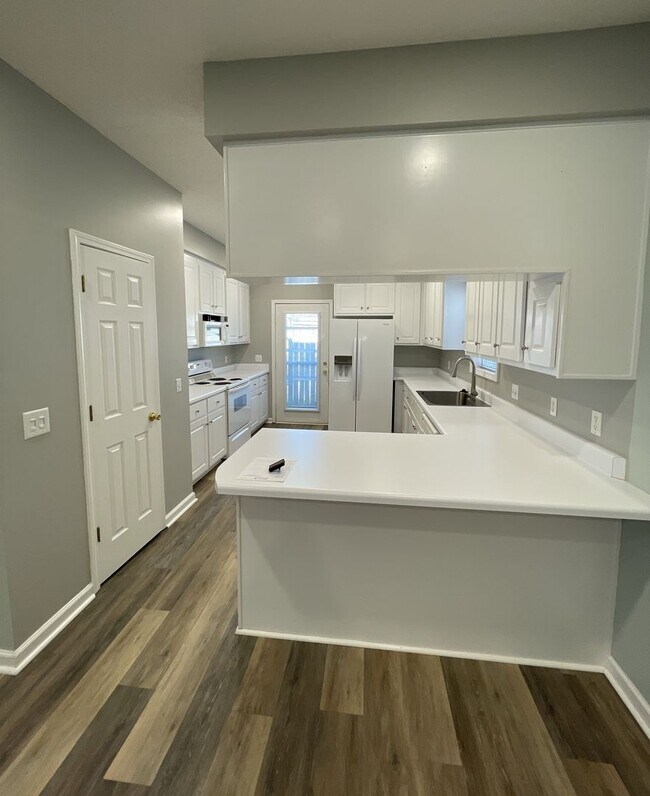 Building Photo - 103 Woodmere Dr