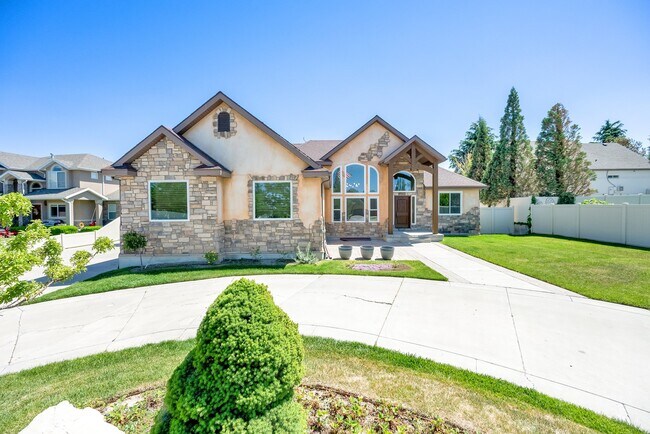 Building Photo - 4333 Park Hollow Ln