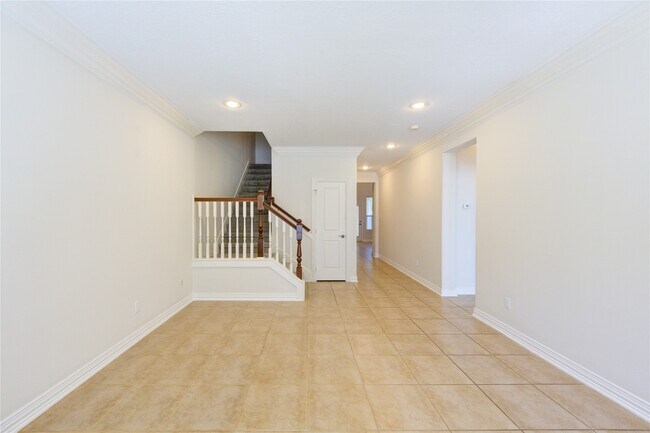 Building Photo - 2011 Spring Cedar Ln