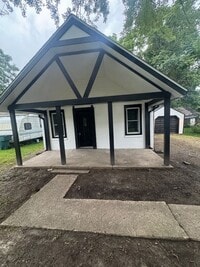Building Photo - Newly Remodeled 2-Bedroom Apartment – Clos...