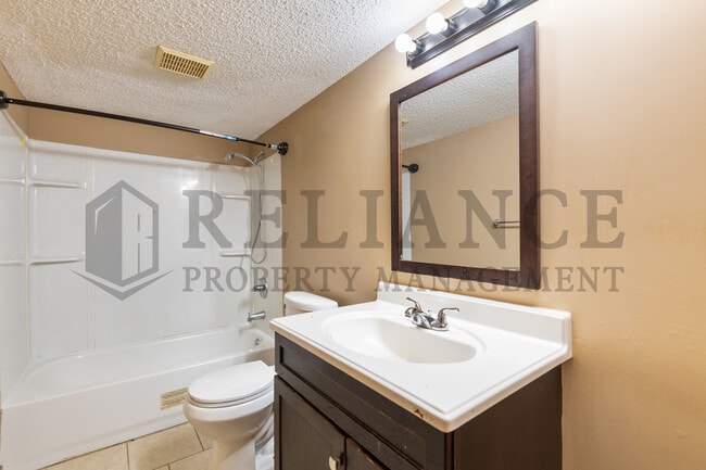 Building Photo - 2203 S Lori Ln
