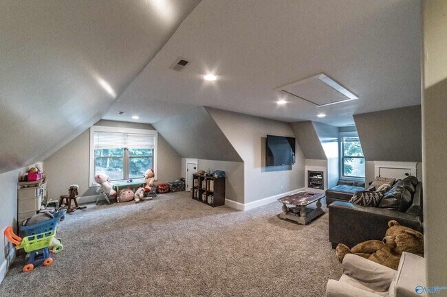 Building Photo - 1716 NE Wellman Ave