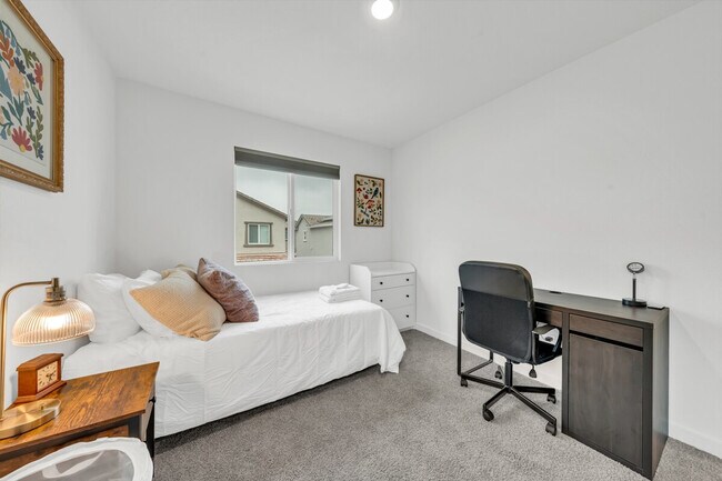 Building Photo - 6001 San Rafael Ln