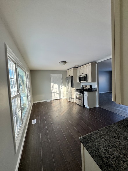 Building Photo - 1490 Highland Blvd