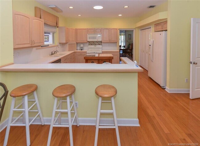 Building Photo - 3510 SE Cambridge Dr