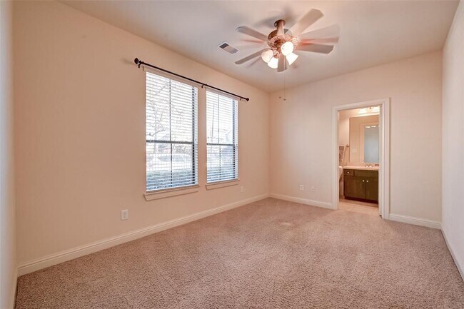 Building Photo - 5211 Eigel St