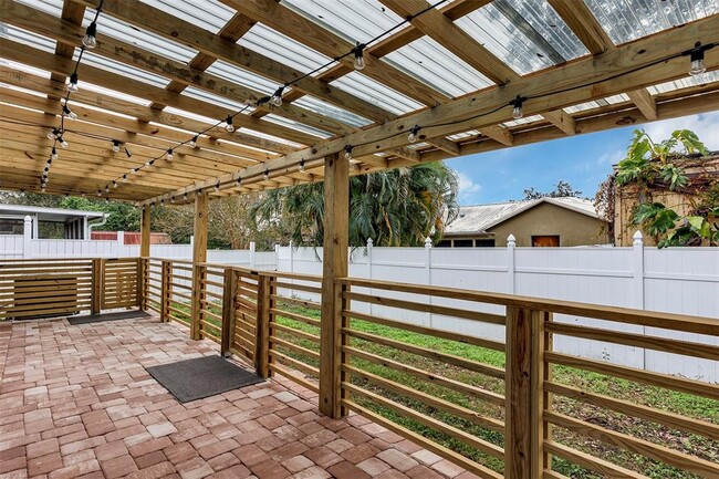 Building Photo - 7686 Pine Fork Dr