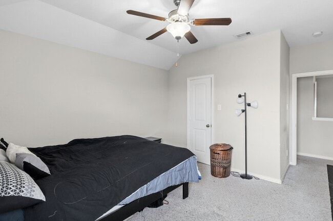 Building Photo - 4435 Bearberry Ave