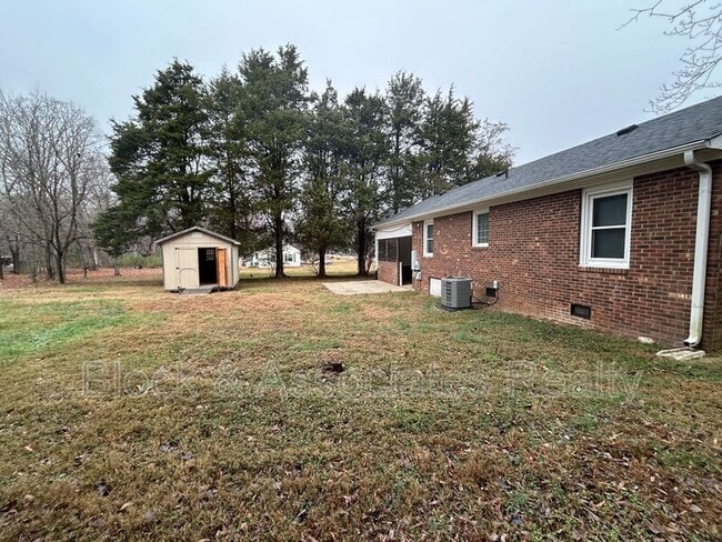 Building Photo - 6921 Spencer-Dixon Rd