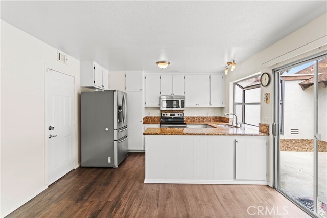 Building Photo - 2898 Alta View Dr