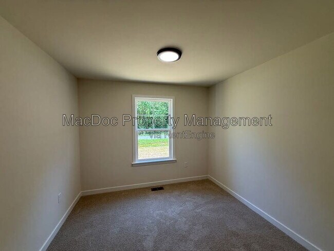 Building Photo - 387 Forest Grove Rd