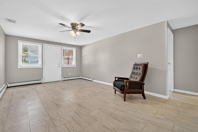 Building Photo - 76 Amundsen Ln