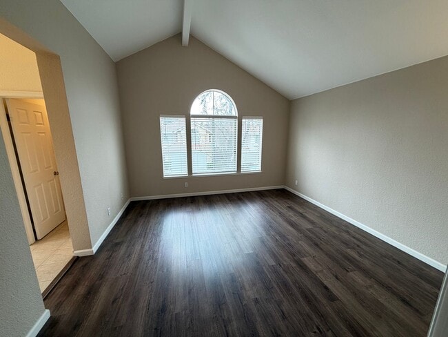 Building Photo - 3 Bed 2.5 Bath Single Family Home In Concord