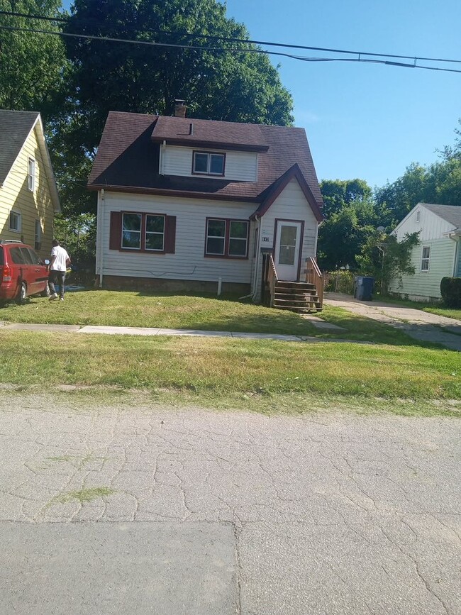 Building Photo - 843 Remington Ave