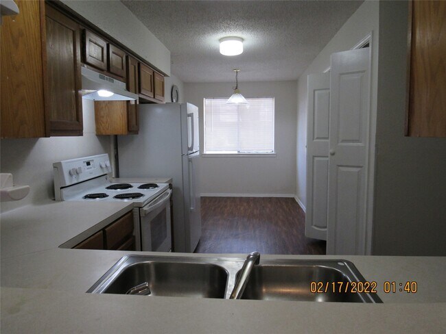 Building Photo - 15543 Weldon Dr