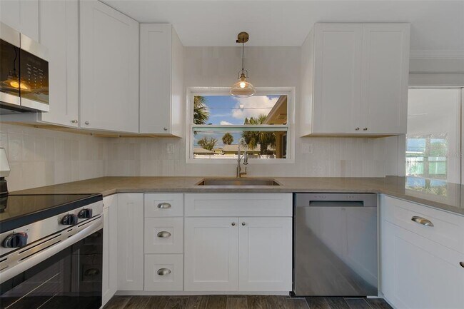 Building Photo - 315 82nd Ave