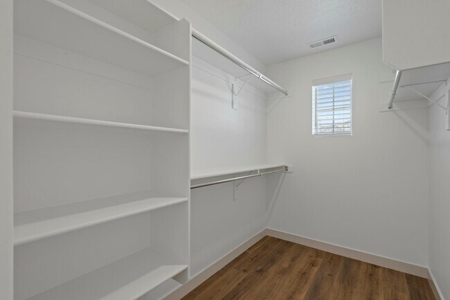 Building Photo - 4973 N Willowbank Dr