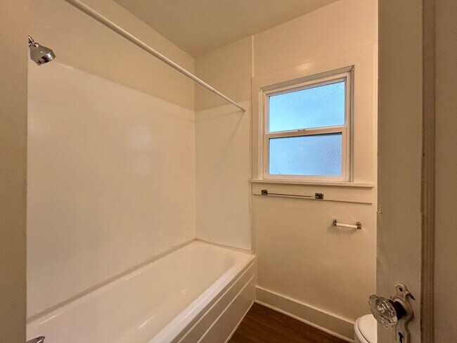 Building Photo - ne4th